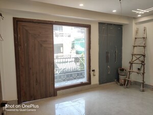 Room in 4 BHK Builder Floor at Green Fields Colony – for Rent