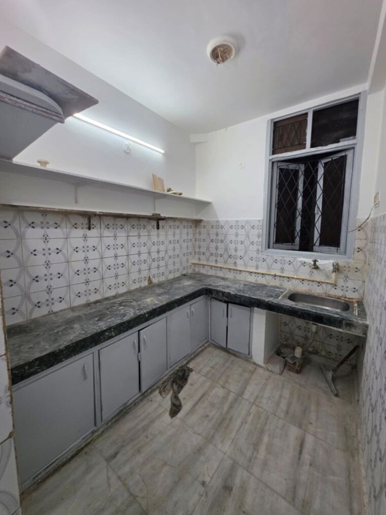 Kitchen, sarita vihar 3 Bedroom 900 Sq.Ft. Apartment In Sarita Vihar Delhi 10760573
