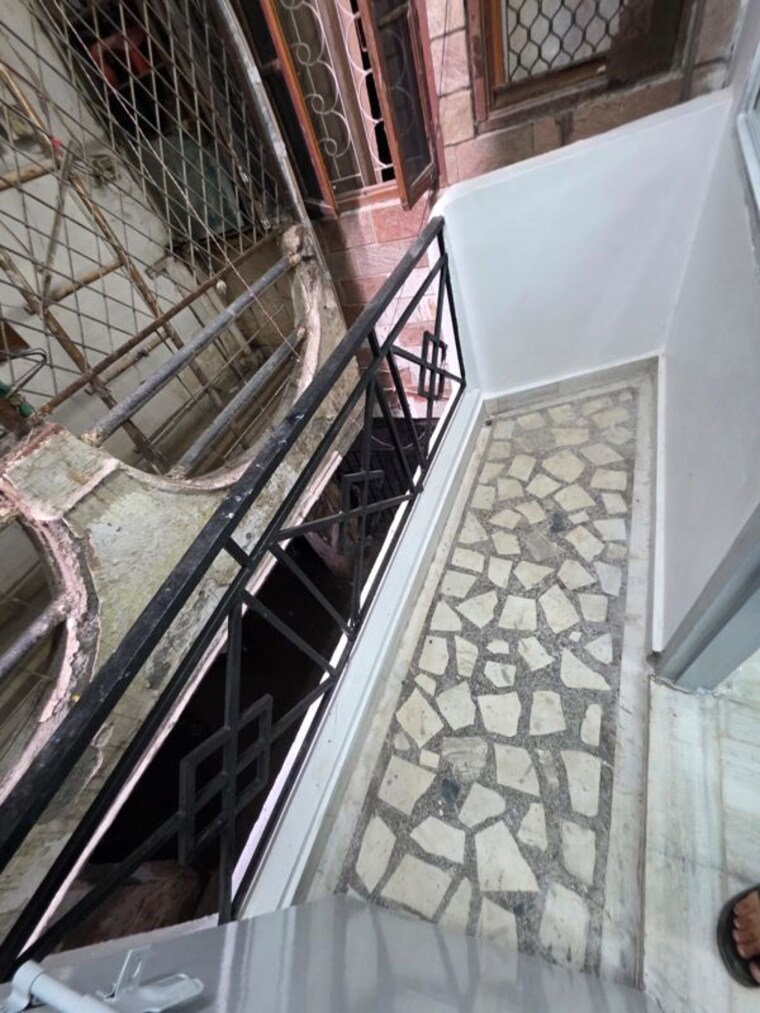 Balcony, sarita vihar 3 Bedroom 900 Sq.Ft. Apartment In Sarita Vihar Delhi 10760573