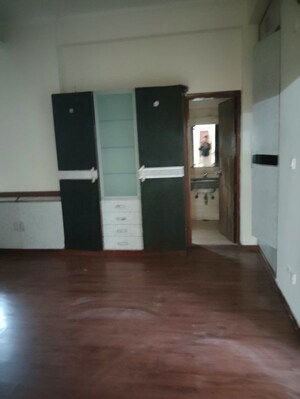 Room in 2.5 BHK Apartment at Maxblis White House, Sector 75 – for Rent
