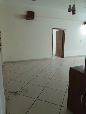 Room in 2.5 BHK Apartment at Maxblis White House, Sector 75 – for Rent
