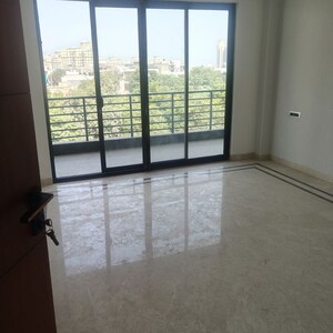 Room in 4 BHK Builder Floor at Dlf Phase I – for Sale