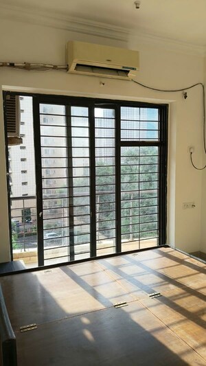 Room in 1 BHK Apartment at K Raheja Heights, Malad East – for Rent