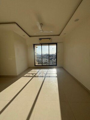 Room in 2 BHK Apartment at Lake Primrose, Powai – for Rent