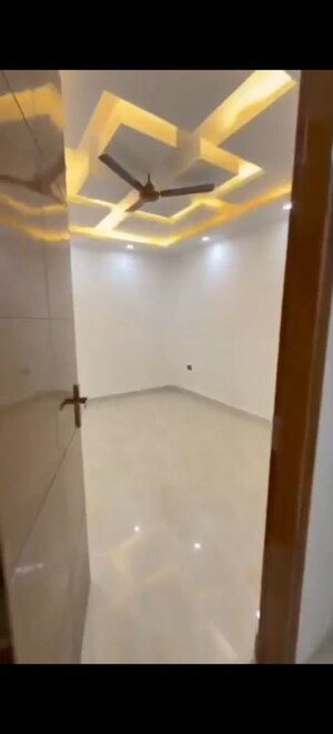 Room in 3 BHK Builder Floor at Sarfabad Village – for Rent