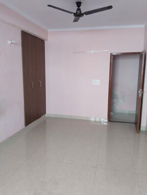 Room in 3 BHK Apartment at Sector 9 Dwarka – for Rent