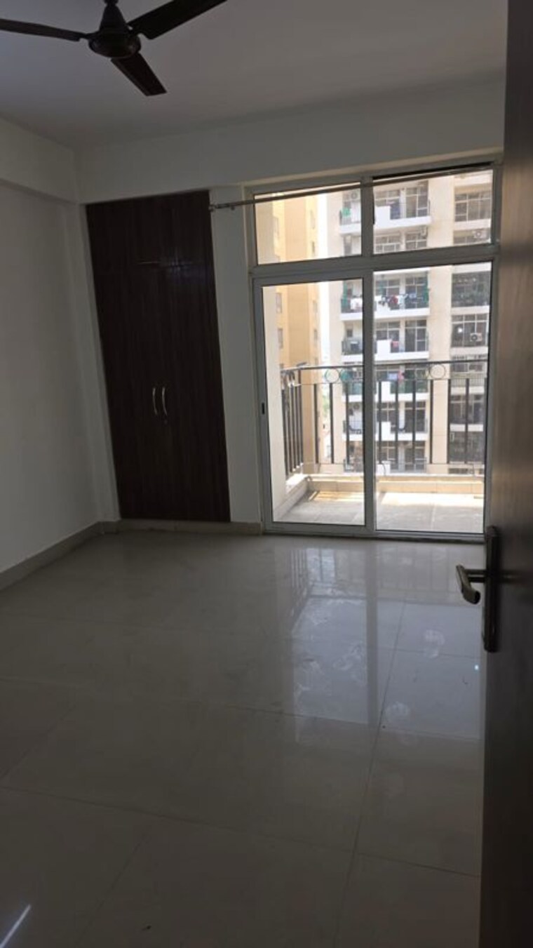 Room, sector 1 greater noida 3.5 Bedroom 1800 Sq.Ft. Apartment In Sector 1 Greater Noida Greater Noida 10760710