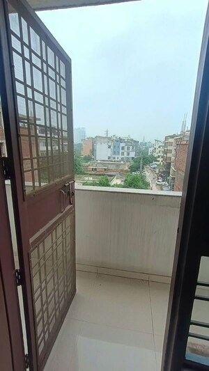 Balcony in 3 BHK Builder Floor at Sector 52 – for Rent