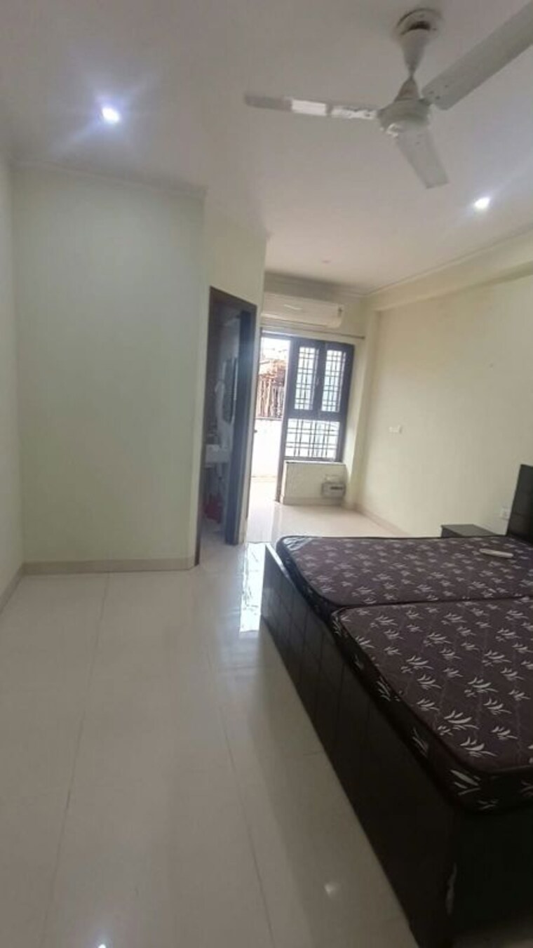 Bedroom, sector 52 3 Bedroom 1800 Sq.Ft. Builder Floor In Sector 52 Gurgaon 10760694