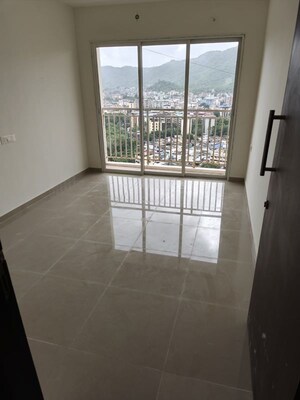 Room in 1 BHK Apartment at Vartak Nagar – for Sale