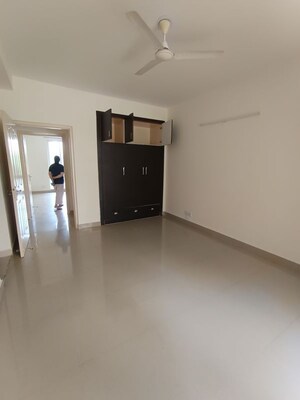 Room in 3 BHK Apartment at GPL Eden Heights, Sector 70 – for Rent
