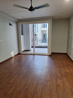 Room in 3 BHK Apartment at Vatika Sovereign Park, Sector 99 – for Rent