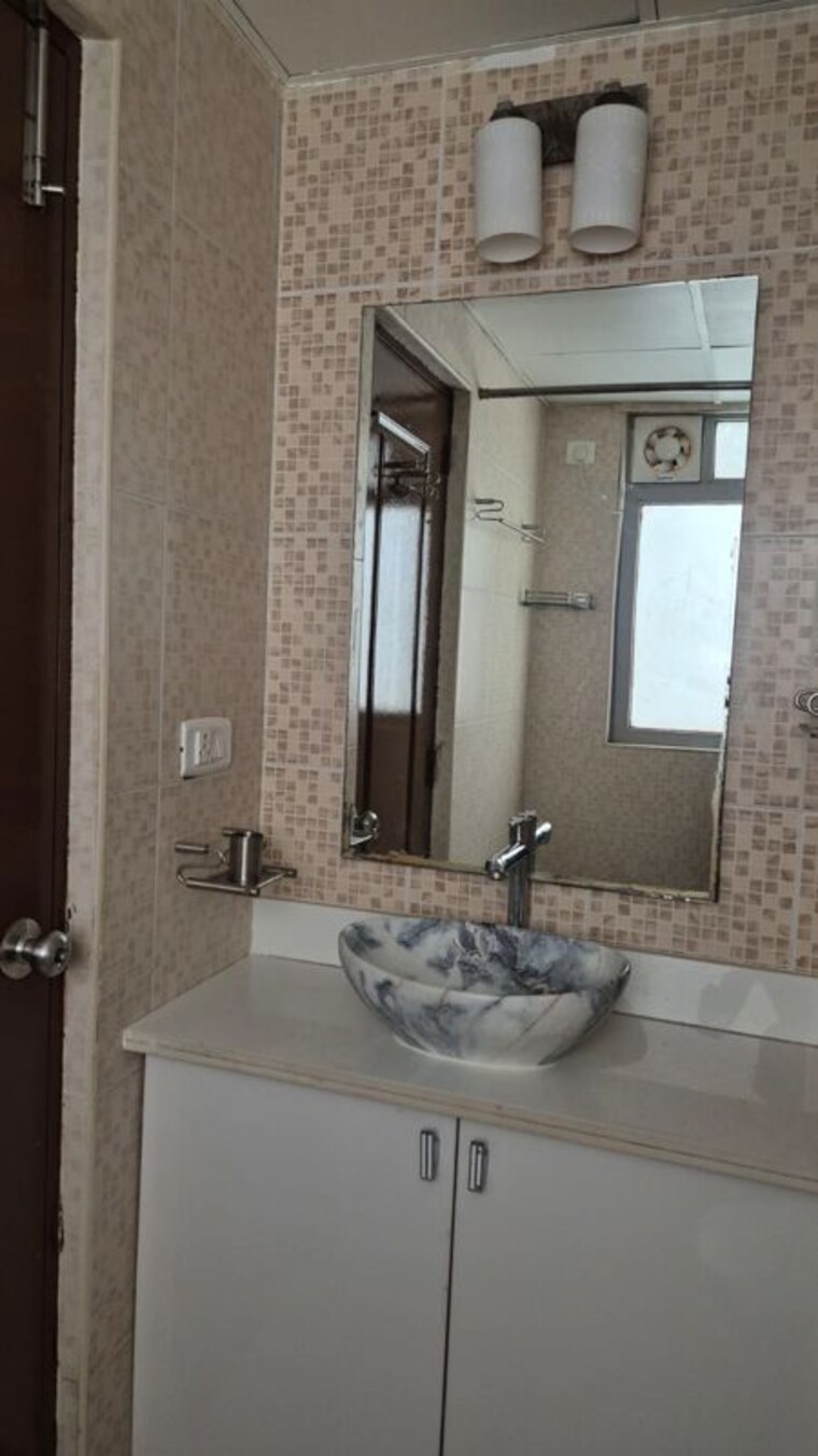 Bathroom, indis-pbel-city 3 Bedroom 1703 Sq.Ft. Apartment In Peeranchuruvu Hyderabad 10760764
