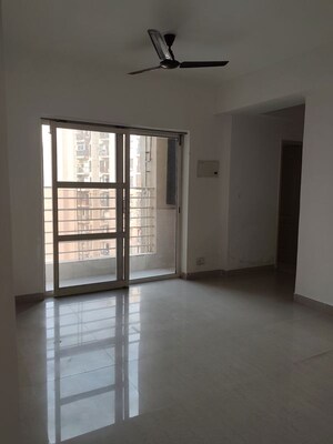 Room in 2 BHK Apartment at Paras Tierea, Sector 137 – for Sale