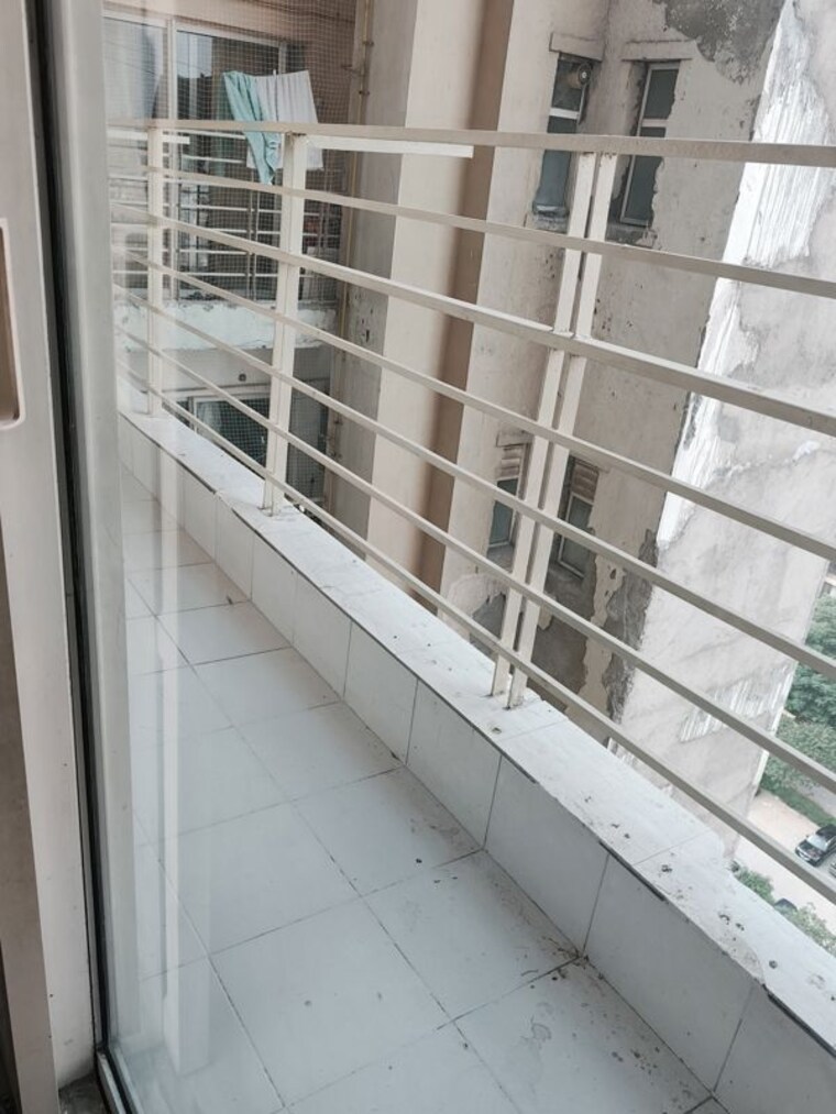 Balcony, paras-tierea 2 Bedroom 960 Sq.Ft. Apartment In Sector 137 Noida 10760751