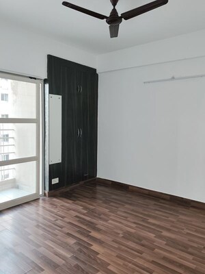 Room in 2 BHK Apartment at Paras Tierea, Sector 137 – for Sale