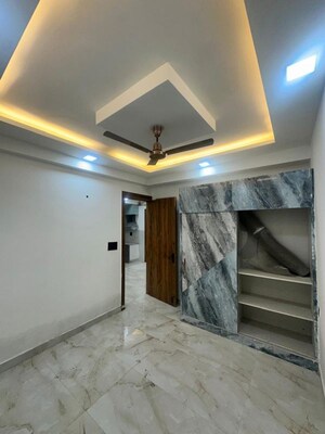 Room in 2 BHK Builder Floor at Lucky The Palm Valley, Sector 1 Greater Noida – for Rent