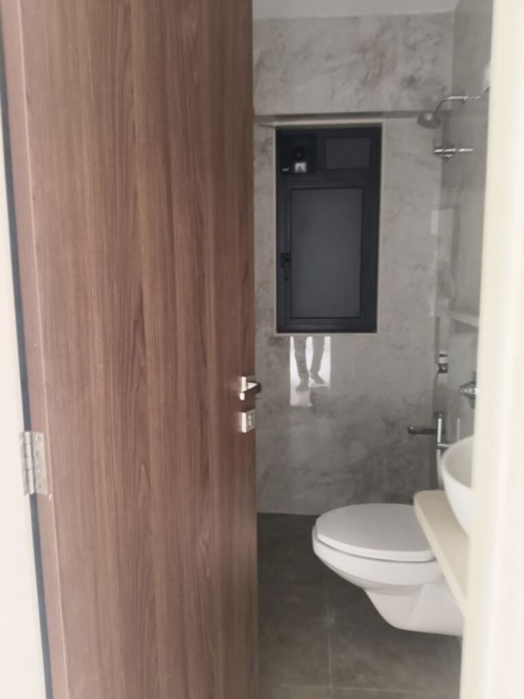 Bathroom, worli 2 Bedroom 700 Sq.Ft. Apartment In Worli Mumbai 10760789