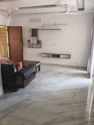 Parking in 3 BHK Apartment at Aims Golf City, Sector 75 – for Rent