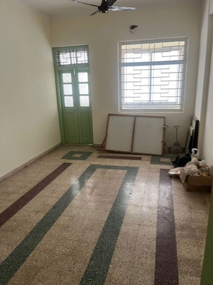Room in 3 BHK Apartment at Churchgate – for Sale