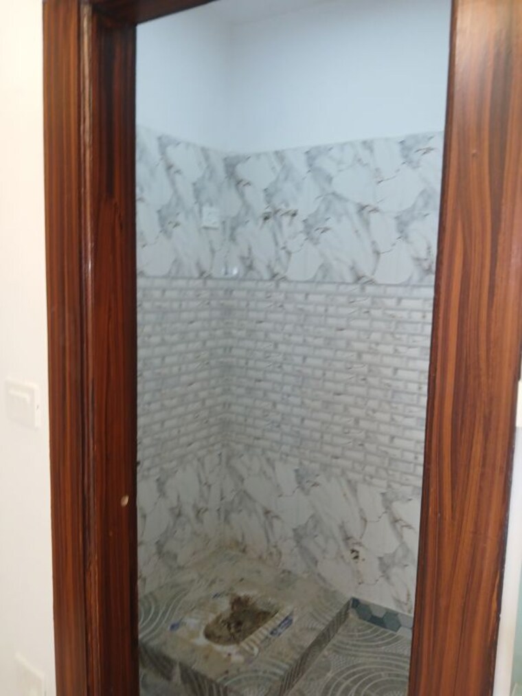 Bathroom, dlf ankur vihar 2 Bedroom 950 Sq.Ft. Builder Floor In Dlf Ankur Vihar Ghaziabad 10760810