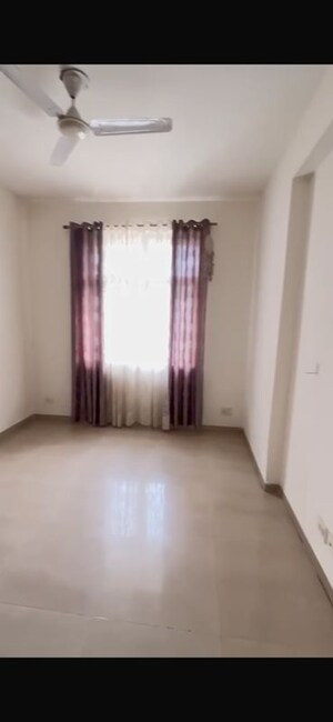 Room in 2.5 BHK Apartment at Mahagun My Woods, Sector 16c Greater Noida – for Rent
