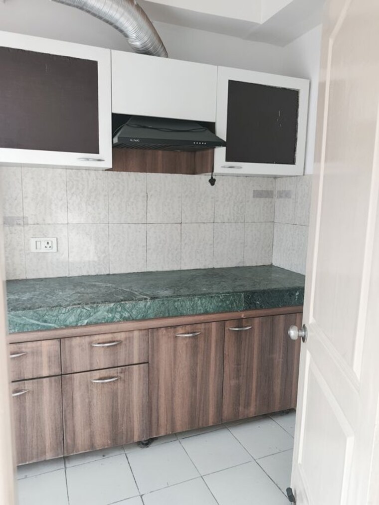Kitchen, paras-tierea 2.5 Bedroom 1070 Sq.Ft. Apartment In Sector 137 Noida 10760834