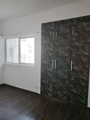 Room in 2.5 BHK Apartment at Paras Tierea, Sector 137 – for Sale