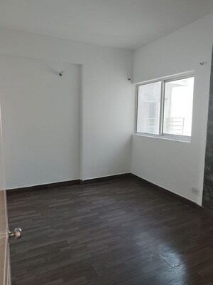 Room in 2.5 BHK Apartment at Paras Tierea, Sector 137 – for Sale