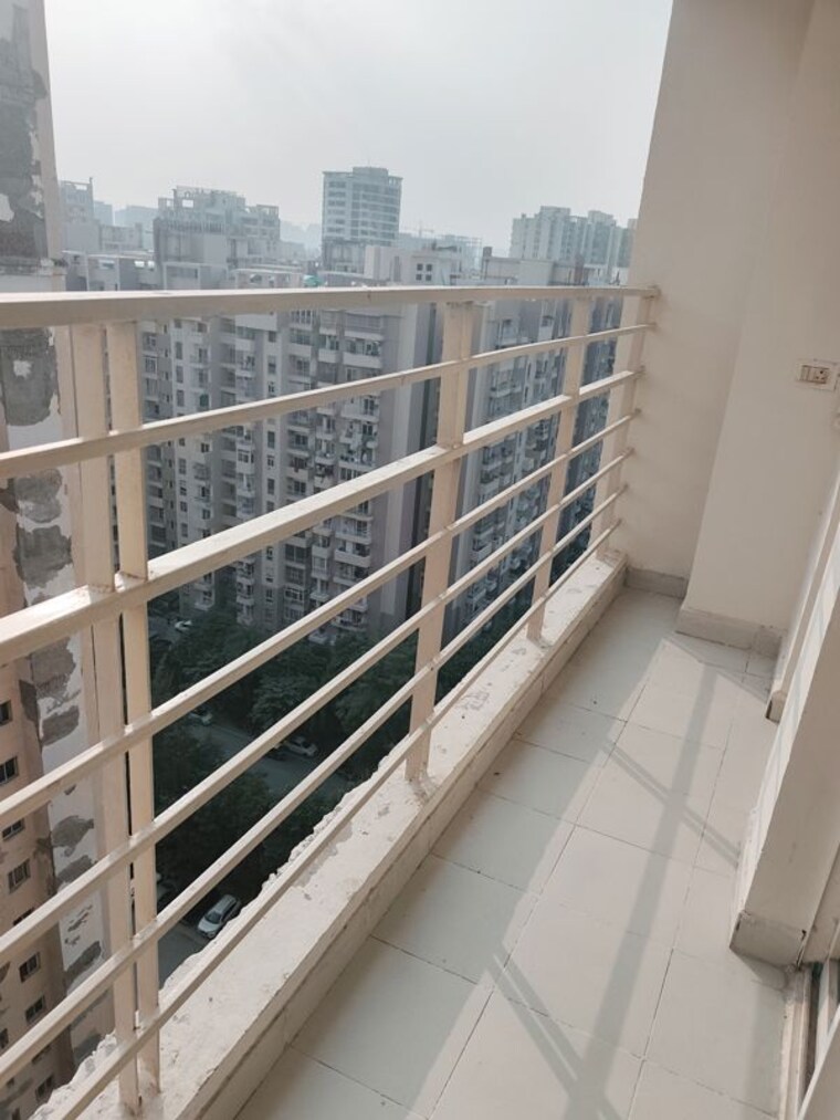Balcony, paras-tierea 2.5 Bedroom 1070 Sq.Ft. Apartment In Sector 137 Noida 10760834