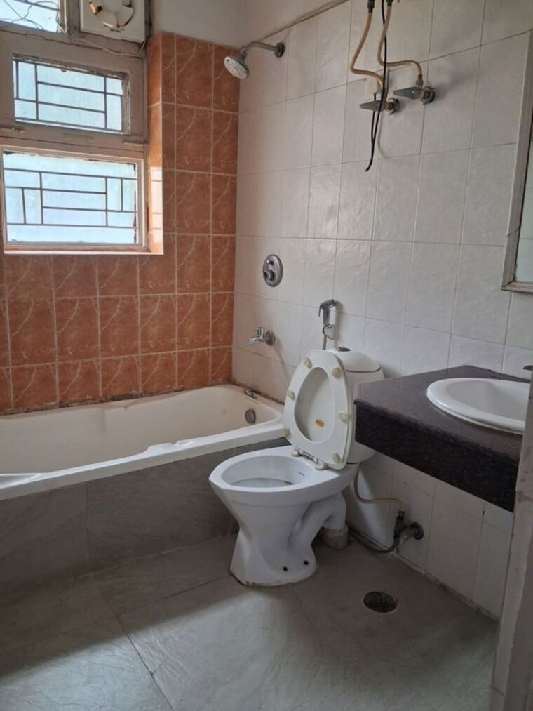 Bathroom, orchid-island 3.5 Bedroom 1900 Sq.Ft. Builder Floor In Sector 51 Gurgaon 10760860