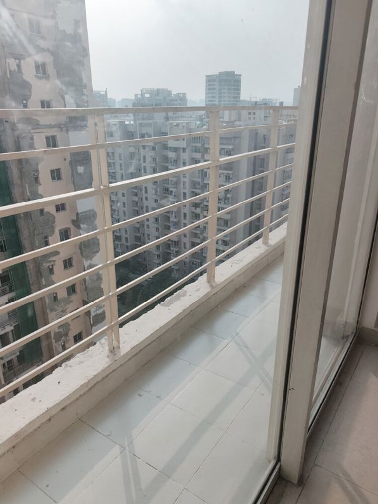 Balcony, paras-tierea 2.5 Bedroom 1070 Sq.Ft. Apartment In Sector 137 Noida 10760848