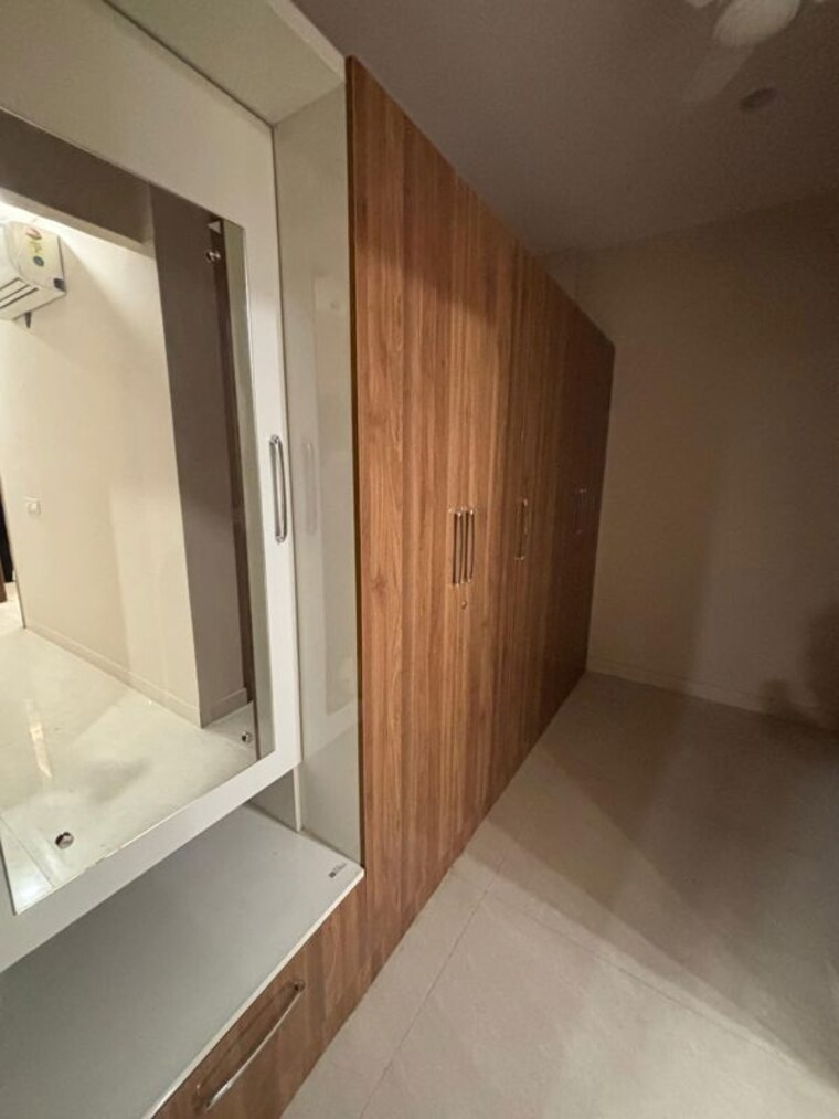 Bathroom, freedom fighters enclave 3 Bedroom 2000 Sq.Ft. Apartment In Freedom Fighters Enclave Delhi 10760889