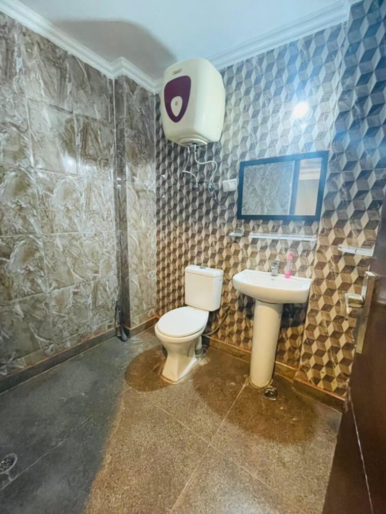Bathroom, neb sarai 3 Bedroom 1500 Sq.Ft. Builder Floor In Neb Sarai Delhi 10760898