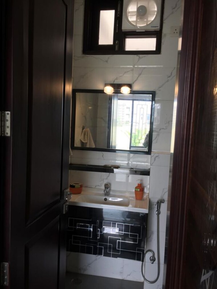 Kitchen, emaar-mgf-emerald-hills 3 Bedroom 1400 Sq.Ft. Builder Floor In Sector 65 Gurgaon 10760911