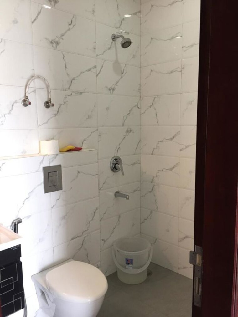 Bathroom, emaar-mgf-emerald-hills 3 Bedroom 1400 Sq.Ft. Builder Floor In Sector 65 Gurgaon 10760911
