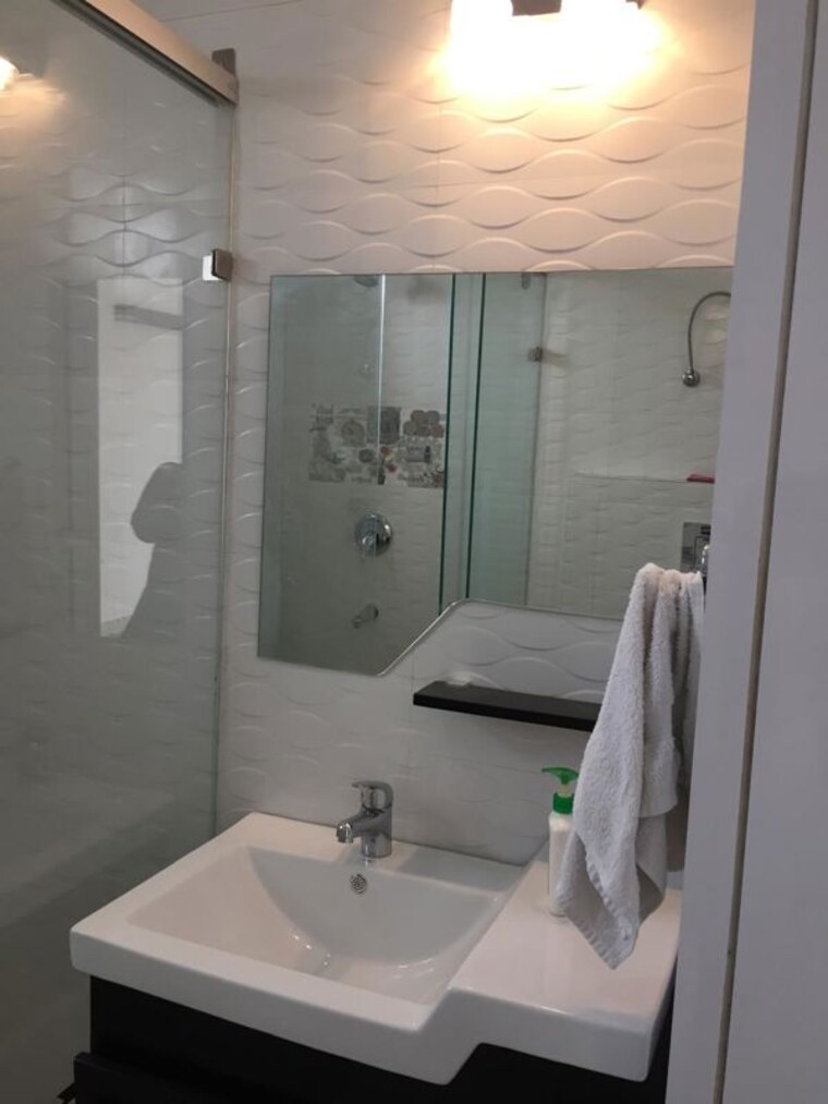 Bathroom, emaar-mgf-emerald-hills 3 Bedroom 1400 Sq.Ft. Builder Floor In Sector 65 Gurgaon 10760911