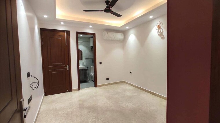 Room, freedom fighters enclave 3 Bedroom 2000 Sq.Ft. Apartment In Freedom Fighters Enclave Delhi 10760926
