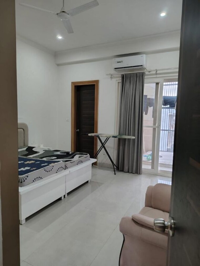 Bedroom, sector 105 2 Bedroom 1742 Sq.Ft. Builder Floor In Sector 105 Noida 10760937