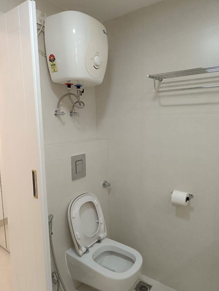 Bathroom, sector 105 2 Bedroom 1742 Sq.Ft. Builder Floor In Sector 105 Noida 10760937
