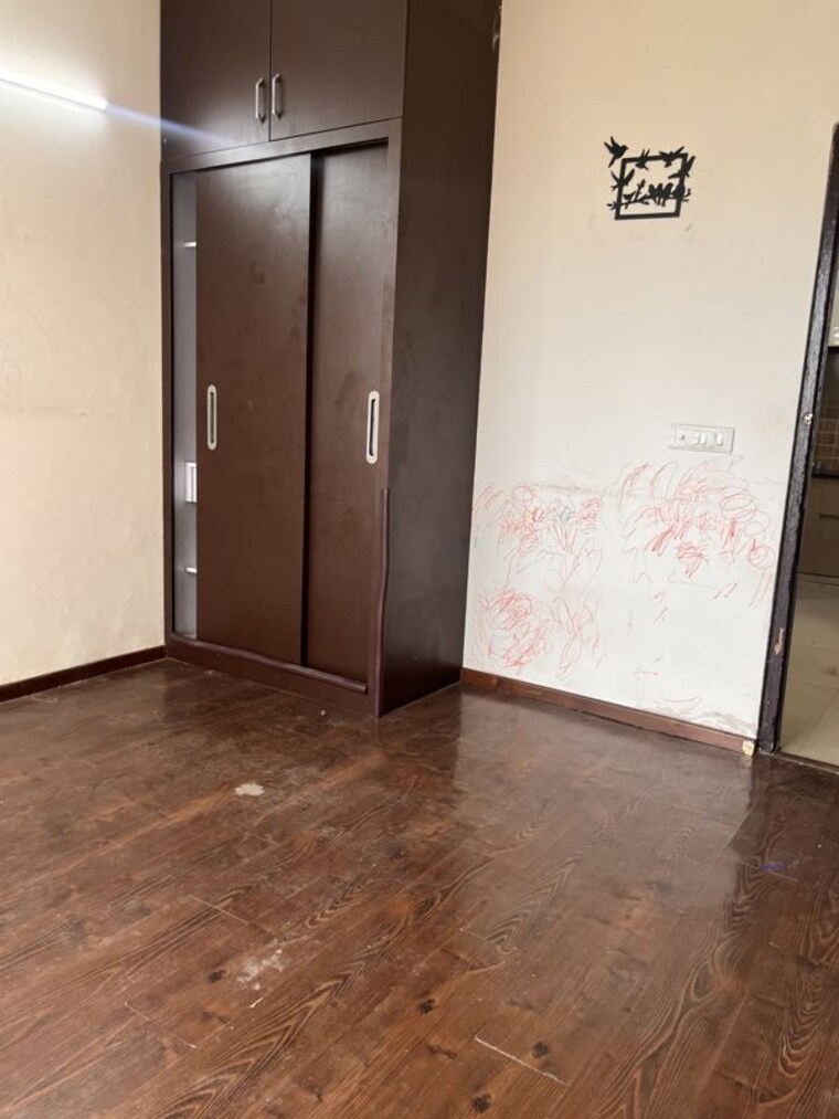 Room, vvip-homes 2.5 Bedroom 1190 Sq.Ft. Apartment In Gaur City 2 Greater Noida 10760945