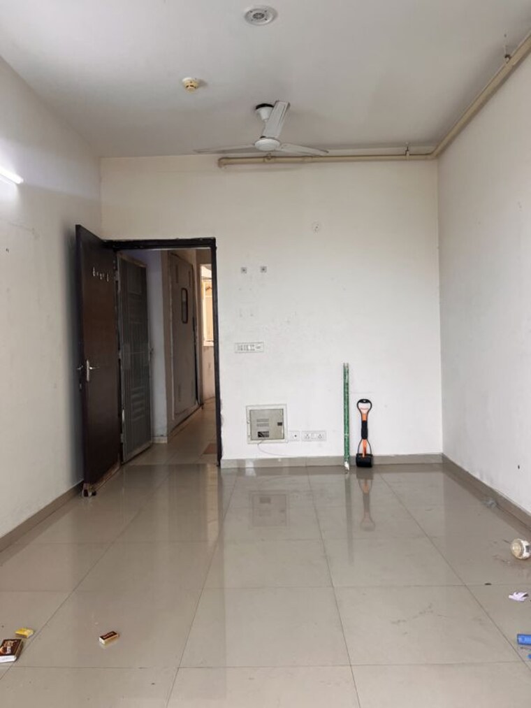 Kitchen, vvip-homes 2.5 Bedroom 1190 Sq.Ft. Apartment In Gaur City 2 Greater Noida 10760945
