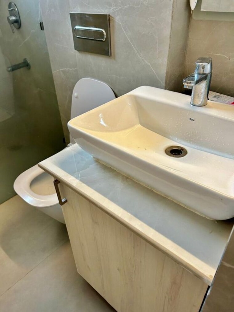Bathroom, vatika-city 3 Bedroom 1850 Sq.Ft. Apartment In Sector 49 Gurgaon 10760929