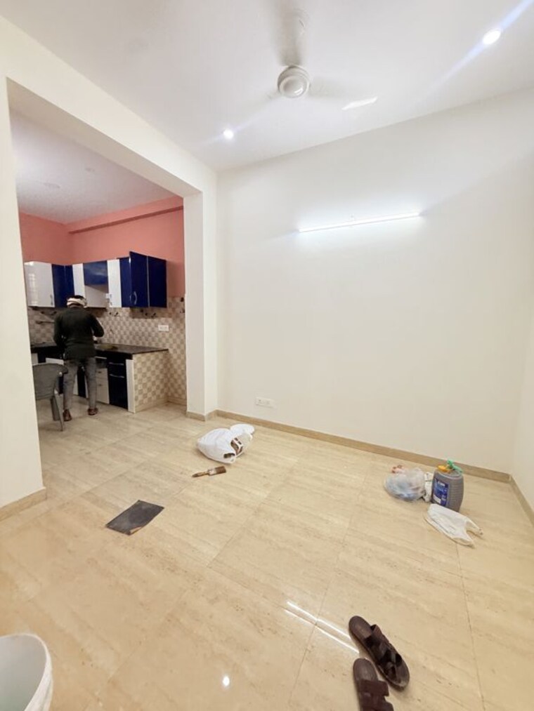Room, sector 105 2 Bedroom 130 Sq.Yd. Independent House In Sector 105 Noida 10760952