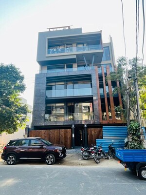 3 BHK Builder Floor For Rent in Sector 27