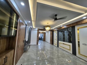 Gym in 3 BHK Builder Floor at Saket – for Rent