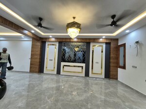Room in 3 BHK Builder Floor at Saket – for Rent