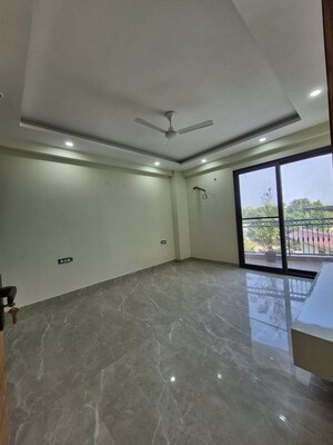 Room in 3 BHK Builder Floor at Saket – for Rent