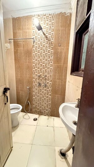 Bathroom in 1 RK Builder Floor at Lado Sarai – for Rent