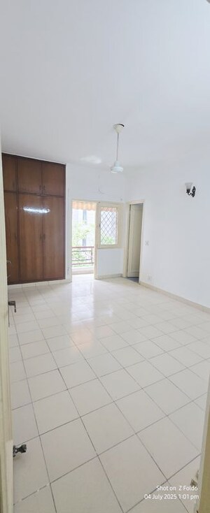 Room in 4 BHK Builder Floor at Sarvodaya Enclave – for Rent